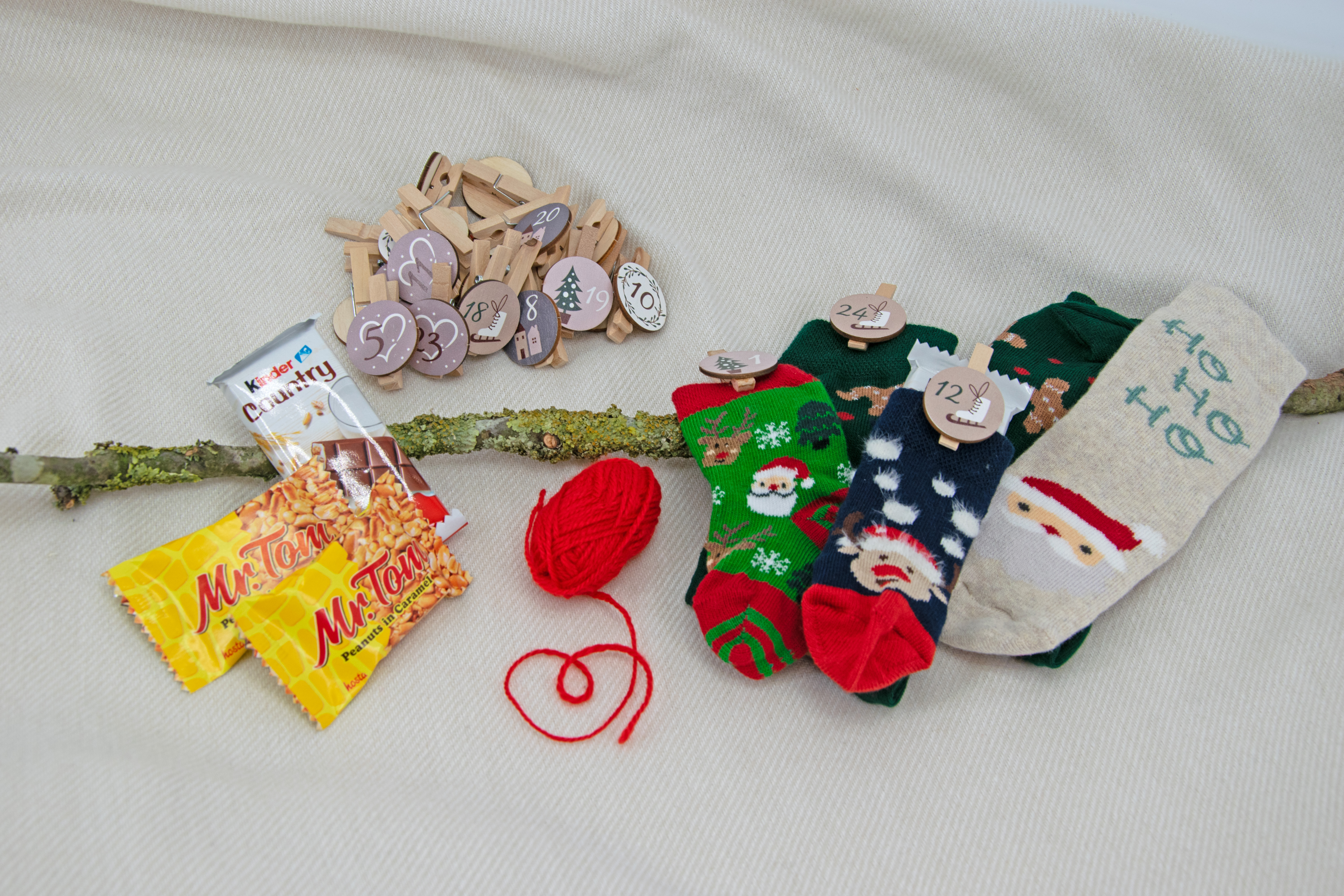 Materialien für einen Sockenadventskalender