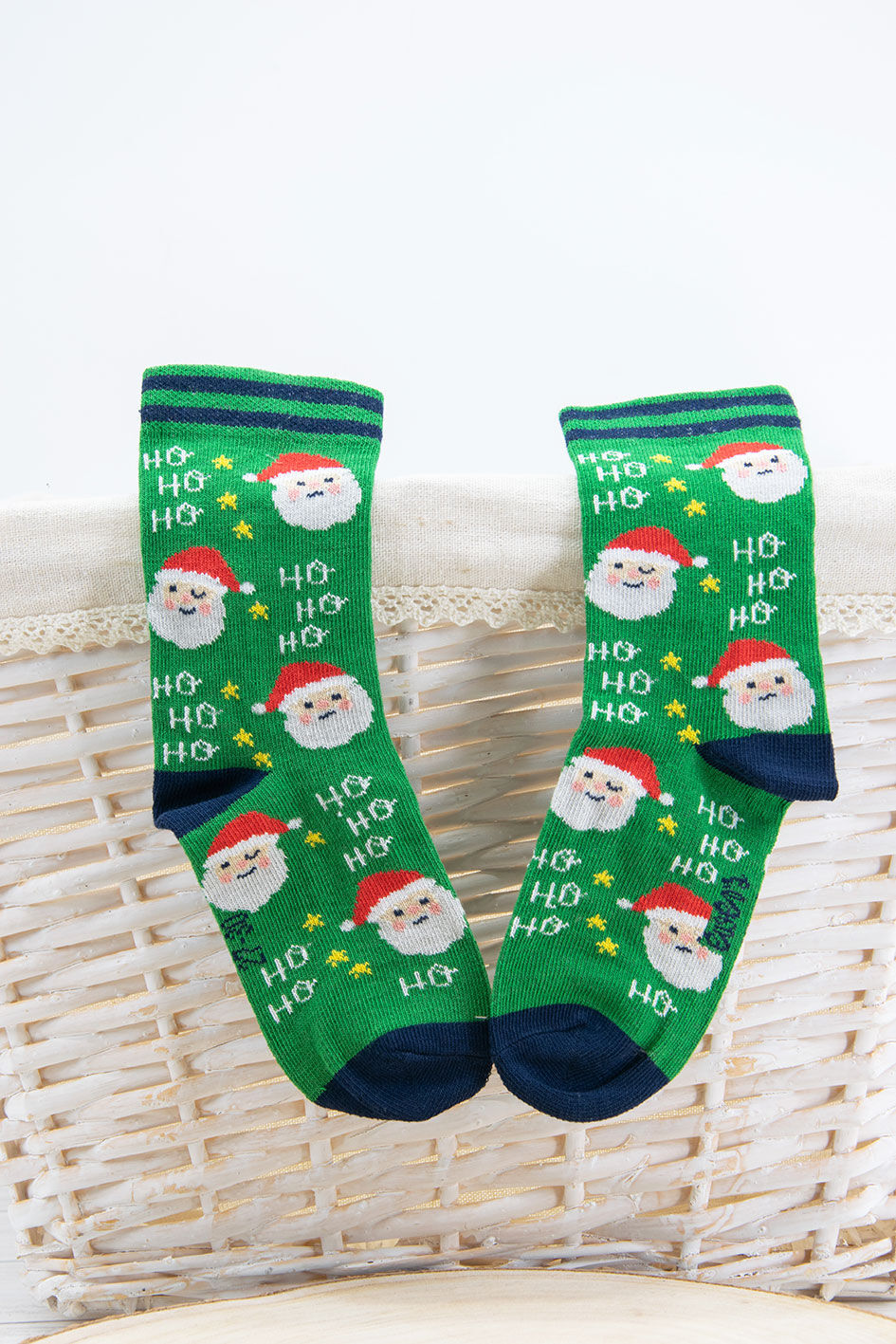 Socken Weihnachtsmänner Köpfe/HoHoHo und Sterne in Grün.